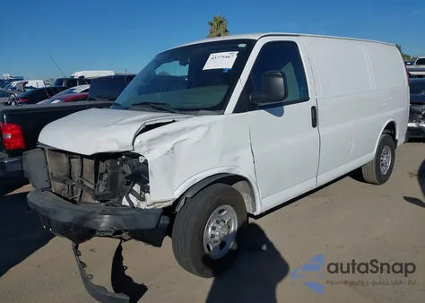 2017 Chevrolet Express 2500 Work Van z USA, uszkodzony, nr VIN 1GCWGAFG8H1350580